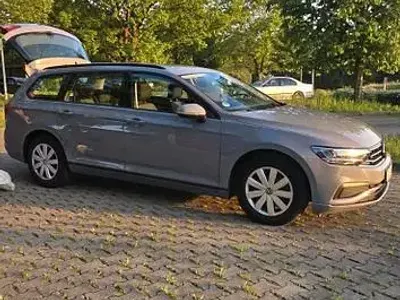 Gebraucht VW Passat 122 PS (89 kW) 2023 Grau Kombi