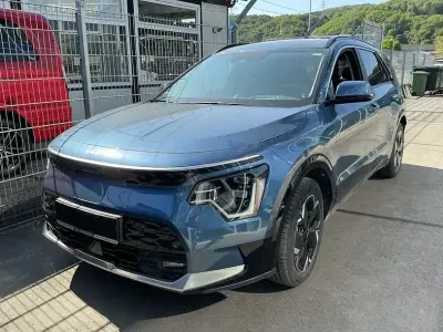 Gebraucht Kia e-Niro Inspiration 150 kW (204 PS) 2024 Blau (m4b) mineralblau met. (metallic) SUV