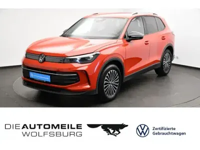 Gebraucht VW Tiguan Goal 150 PS (110 kW) 2025 Persimmon red metallic SUV