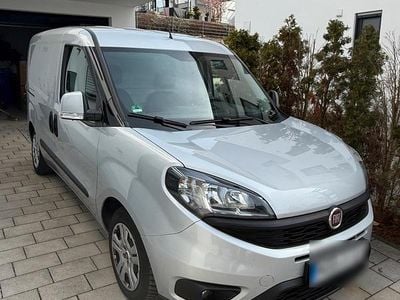 Gebraucht Fiat Doblò 74 PS (54 kW) 2022 Silber Van / Kleinbus