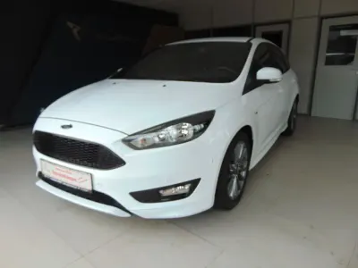Gebraucht Ford Focus ST-Line 140 PS (102 kW) 2017 Weiß Limousine