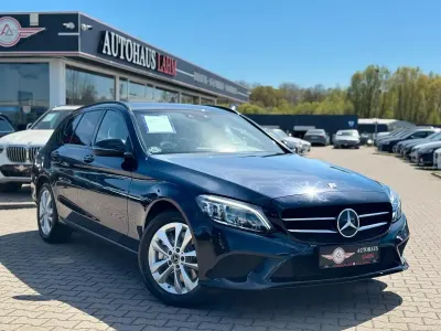 Gebraucht Mercedes C300 Avantgarde 245 PS (180 kW) 2018 Blau Kombi