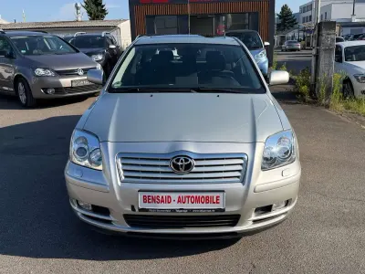 Gebraucht Toyota Avensis Executive 147 PS (108 kW) 2004 Silver metallic Kleinwagen