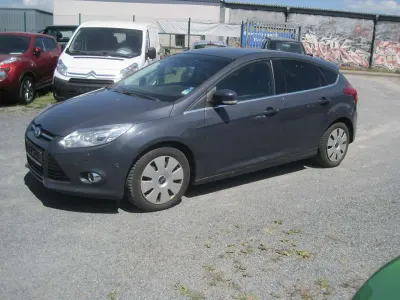 Gebraucht Ford Focus Titanium 182 PS (133 kW) 2011 Midnight skygrau metallic Kleinwagen