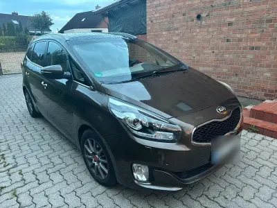 Gebraucht Kia Carens 136 PS (100 kW) 2015 Braun Van / Kleinbus