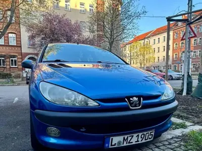 Używany Peugeot 206 75 KM (55 kW) 2002 Niebieski Coupe