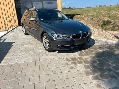 Gebraucht BMW 318 Sport Line 143 PS (105 kW) 2013 Grau Kombi