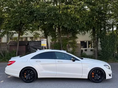 Gebraucht Mercedes CLS63 AMG AMG 557 PS (409 kW) 2011 Weiß Limousine