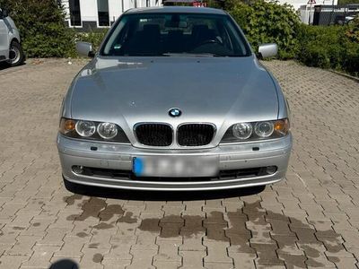 BMW 525