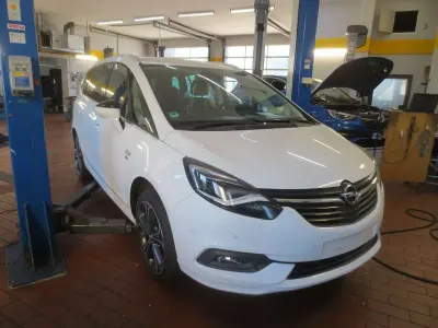 Gebraucht Opel Zafira Tourer OPC 200 PS (147 kW) 2017 Arktisweiß Van / Kleinbus