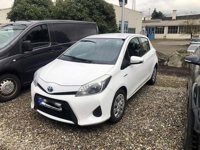 Weiß Gebraucht 2013 Toyota Yaris Hybrid Kleinwagen | 6.900 €