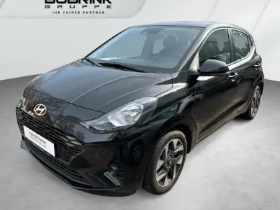 Gebraucht Hyundai i10 Trend 63 PS (46 kW) 2024 Schwarz Kleinwagen