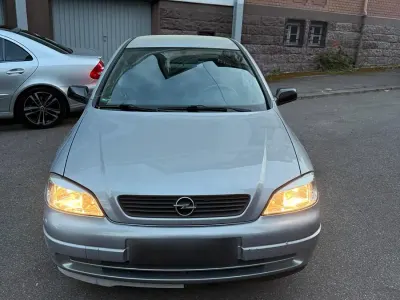 Używany Opel Astra 101 KM (74 kW) 2002 Srebrny Sedan/Limuzyna