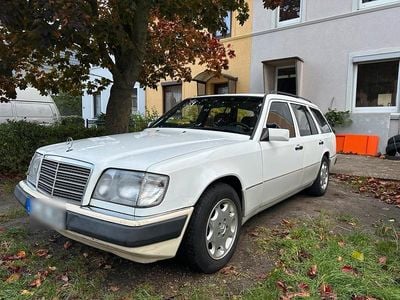 Weiß Gebraucht 1994 Mercedes E200 Kombi | 5.000 €