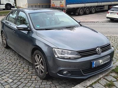 Gebraucht VW Jetta Highline 105 PS (77 kW) 2012 Grau Limousine
