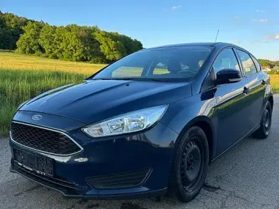 Gebraucht Ford Focus Ambiente 101 PS (74 kW) 2015 Blau Limousine