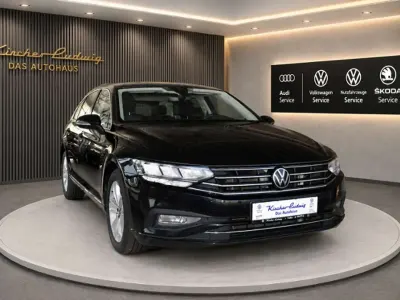 Gebraucht VW Passat Business 200 PS (147 kW) 2023 Deep black perleffekt Kombi