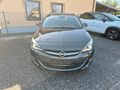 Gebraucht Opel Astra 140 PS (102 kW) 2015 Grau Kombi