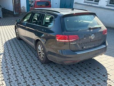 Gebraucht VW Passat Comfortline 150 PS (110 kW) 2018 Grau Kombi