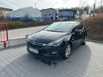 Używany Opel Astra Dynamic 150 KM (110 kW) 2018 Czarny Sedan/Limuzyna