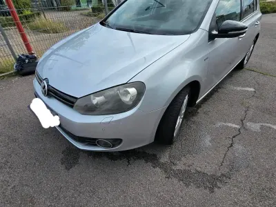 Gebraucht VW Golf VII Match 105 PS (77 kW) 2012 Grau Limousine