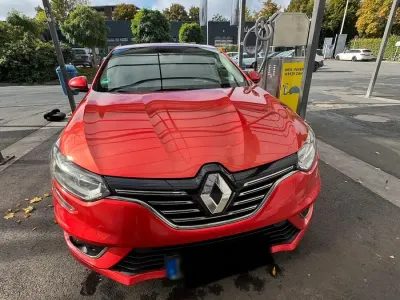 Gebraucht Renault Mégane Bose Edition 131 PS (96 kW) 2016 Rot Limousine