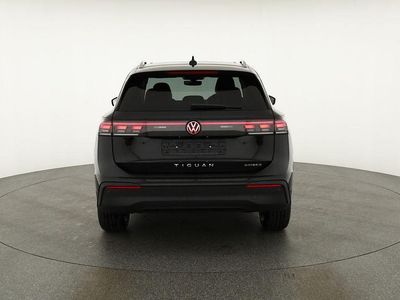 Grenadill schwarz metallic Neu 2025 VW Tiguan Life SUV | 47.475 € (Superpreis)