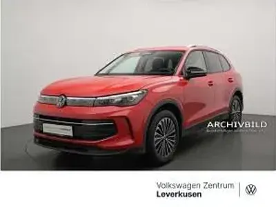 Gebraucht VW Tiguan Goal 150 PS (110 kW) 2025 Persimmon red SUV