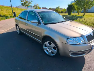 Second-hand Skoda Superb 131 CP (96 kW) 2003 Auriu Berlinǎ