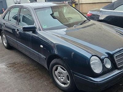 Gebraucht Mercedes E240 170 PS (125 kW) 1998 Limousine