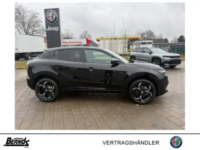 Neu Alfa Romeo GT Junior Ti 136 PS (100 kW) 2026 Schwarz Limousine