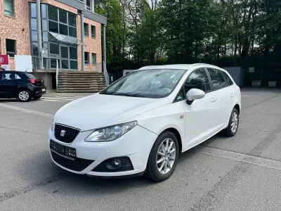 Używany Seat Ibiza Style 86 KM (63 kW) 2010 Biały Sedan/Limuzyna
