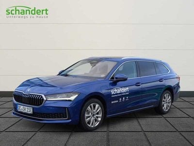Cobalt blau metallic Gebraucht 2024 Skoda Superb Selection Kombi | 46.770 € (Etwas zu teuer)