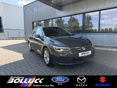 Gebraucht VW Golf VIII Life 131 PS (96 kW) 2023 Grau Limousine