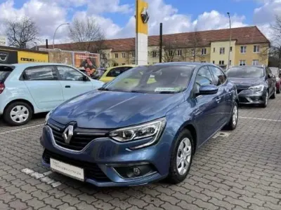 Używany Renault Mégane Intens 101 KM (74 kW) 2017 Niebieski Sedan/Limuzyna