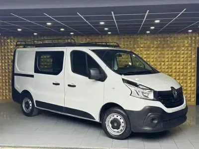 Gebraucht Renault Trafic Komfort 116 PS (85 kW) 2015 Weiß Van / Kleinbus
