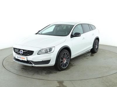 Weiß Gebraucht 2017 Volvo V60 CC Pro Kombi | 23.590 € (Guter Preis)