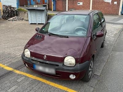Second-hand Renault Twingo 58 CP (42 kW) 2001 Roșu Hatchback
