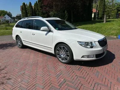 Używany Skoda Superb Elegance 170 KM (125 kW) 2012 Biały Kombi