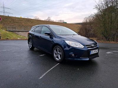 Blau Gebraucht 2011 Ford Focus Kombi | 3.799 €