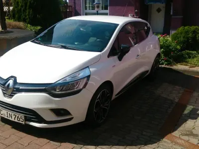 Używany Renault Clio IV Bose Edition 118 KM (86 kW) 2018 Biały Sedan/Limuzyna