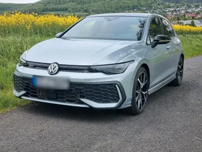 Gebraucht VW Golf VIII GTI 265 PS (194 kW) 2025 Silber Limousine