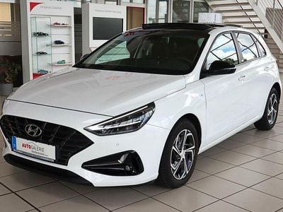 Weiß Gebraucht 2020 Hyundai i30 Intro Edition Limousine | 14.999 € (Fairer Preis)