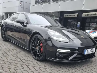 Gebraucht Porsche Panamera 549 PS (403 kW) 2019 Tiefschwarzmetallic Kleinwagen