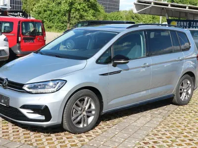 Gebraucht VW Touran Highline 150 PS (110 kW) 2025 Oystersilver Van / Kleinbus