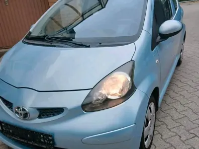 Gebraucht Toyota Aygo 68 PS (50 kW) 2005 Blau Kleinwagen