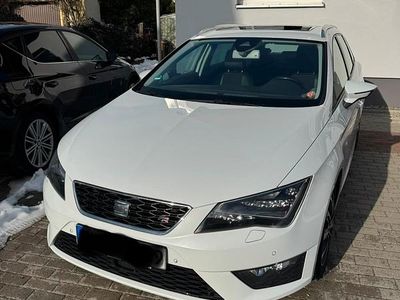 Weiß Gebraucht 2015 Seat Leon ST FR Kombi | 10.350 € (Fairer Preis)