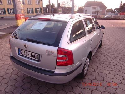 gebraucht Skoda Octavia KOMBI 1.8 TSI 160PS 1HAND 45 TKM SILBER