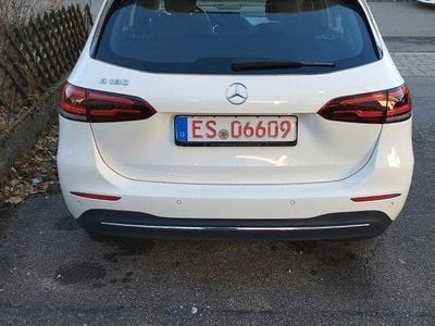 Gebraucht Mercedes B180 Style 136 PS (100 kW) 2019 Weiß Van / Kleinbus