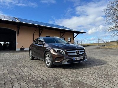 Gebraucht Mercedes GLA200 Urban 156 PS (114 kW) 2015 Braun SUV